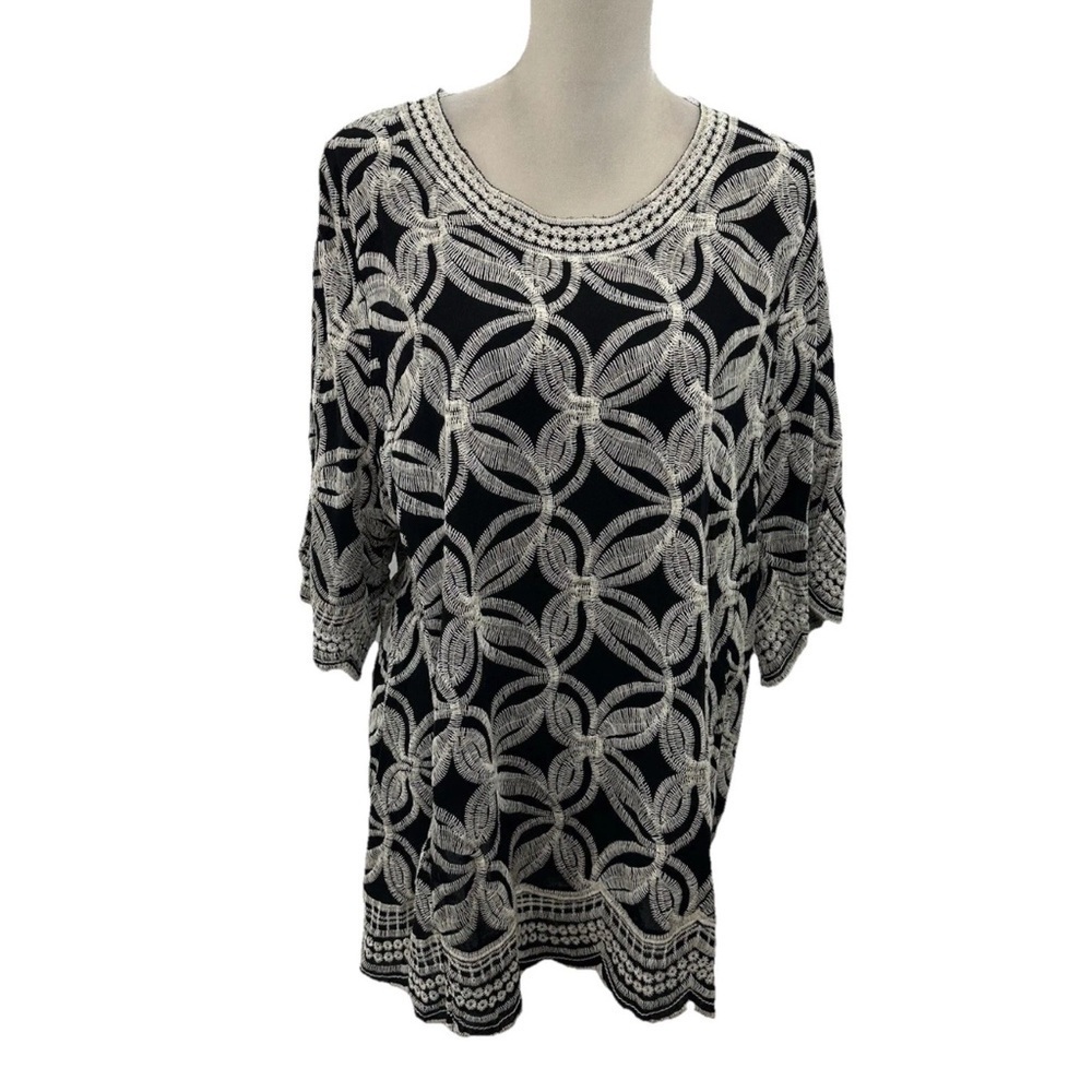 NWT Solitaire Tunic Blouse Womens 1X Black White Embroidered Boho Scalloped